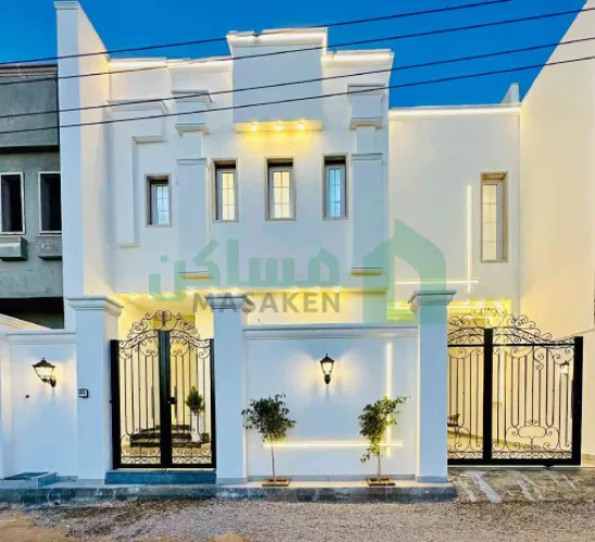 فيلا من طابقين خليجي للبيع تشطيب حديث