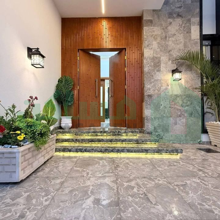 Second image of the ad