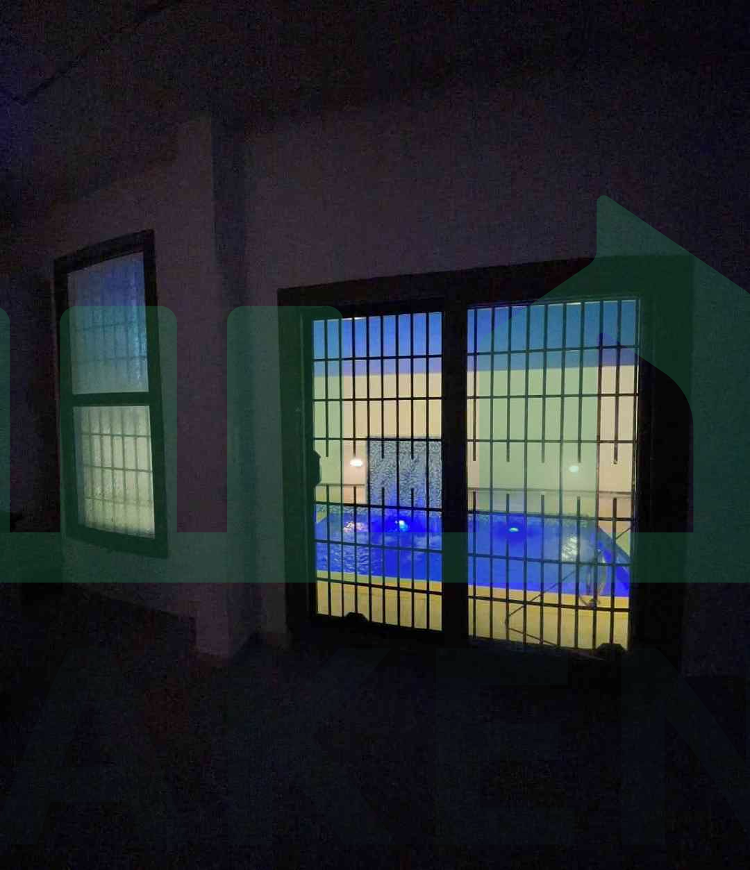 Third image of the ad