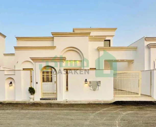 فيلا ارضية عين زارة الخمسة شوارع وليهم مدخل من الح