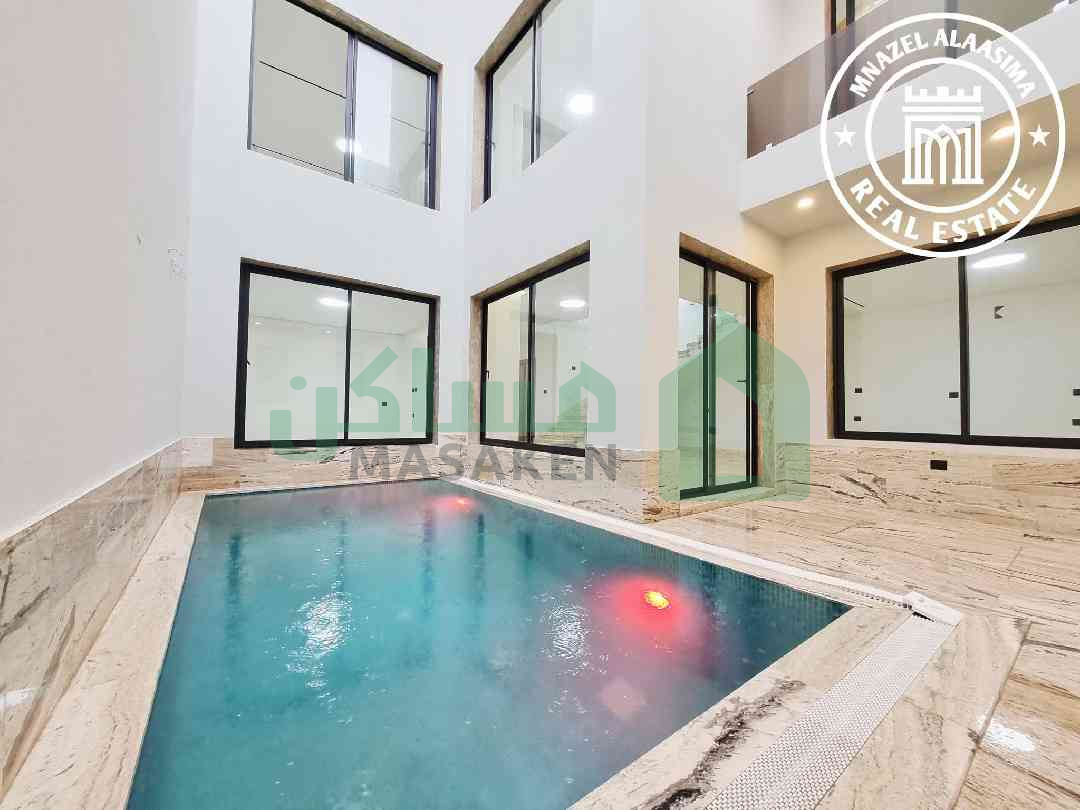 Third image of the ad