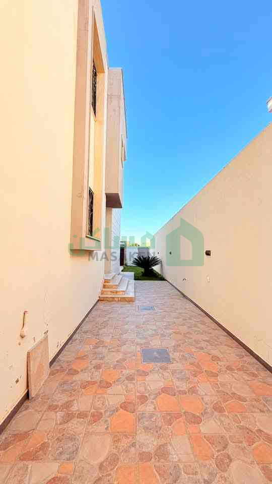 Second image of the ad