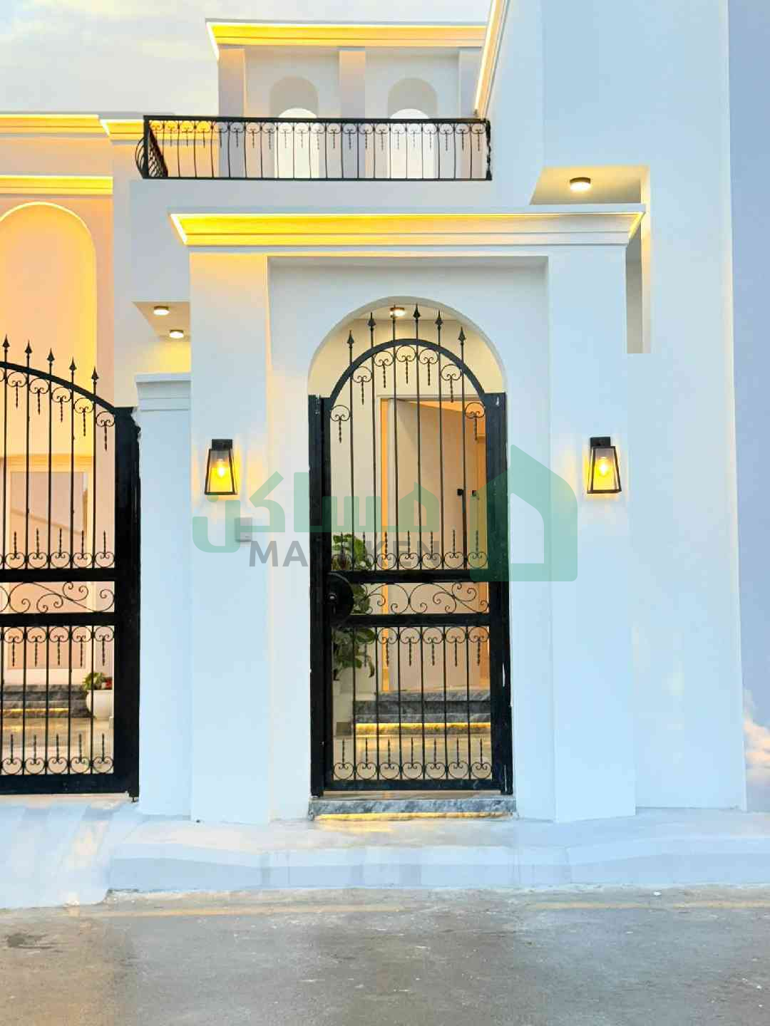 Third image of the ad