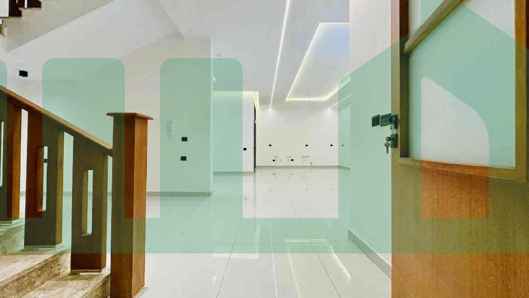 Third image of the ad