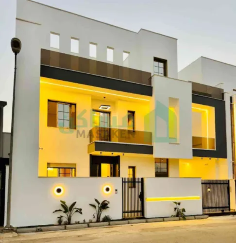 🏡 فيلاّ من طابقين وملحق بنظام مفصول