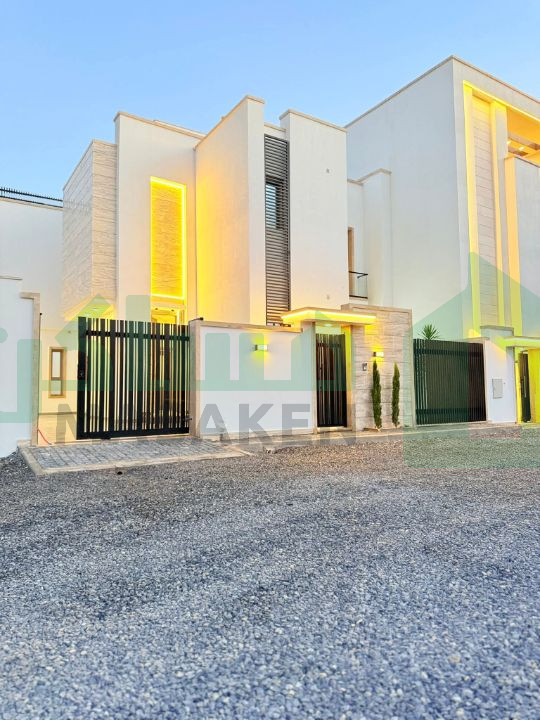 First image of the ad