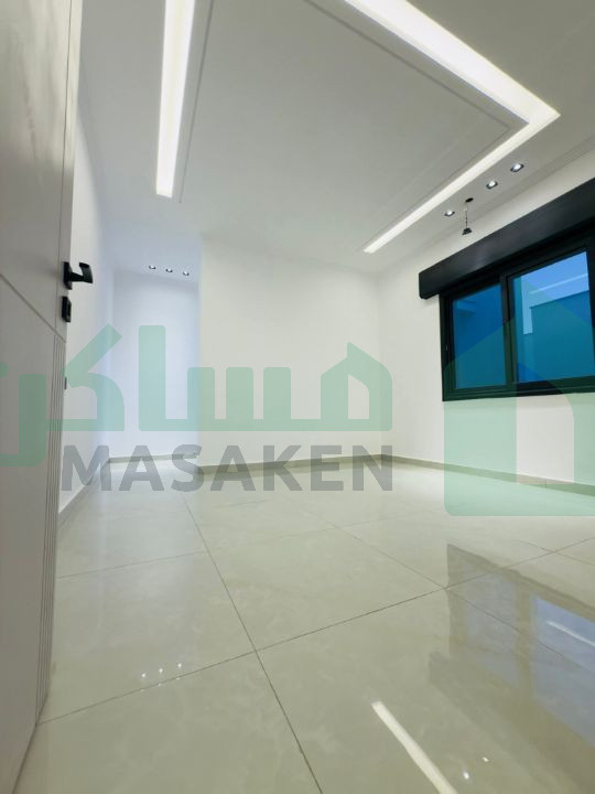 Third image of the ad