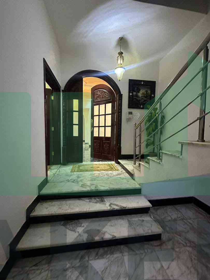 First image of the ad