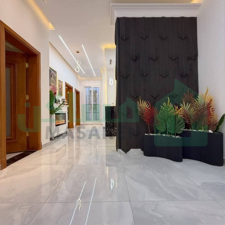 Third image of the ad