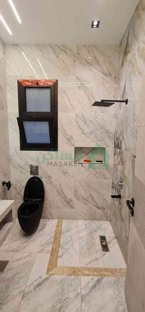 Third image of the ad