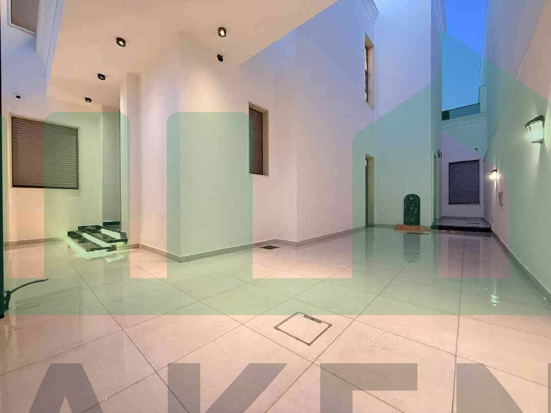 Second image of the ad