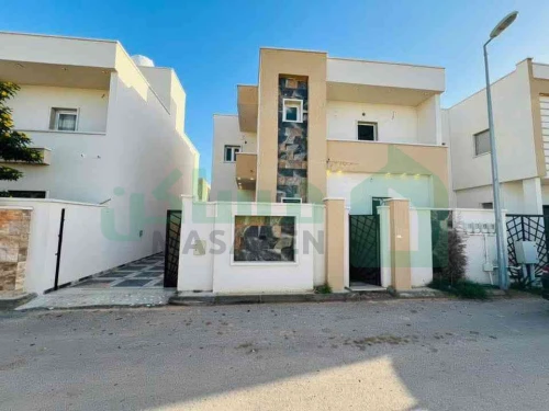 فيلا للإيجار تشطيب حديث 2025