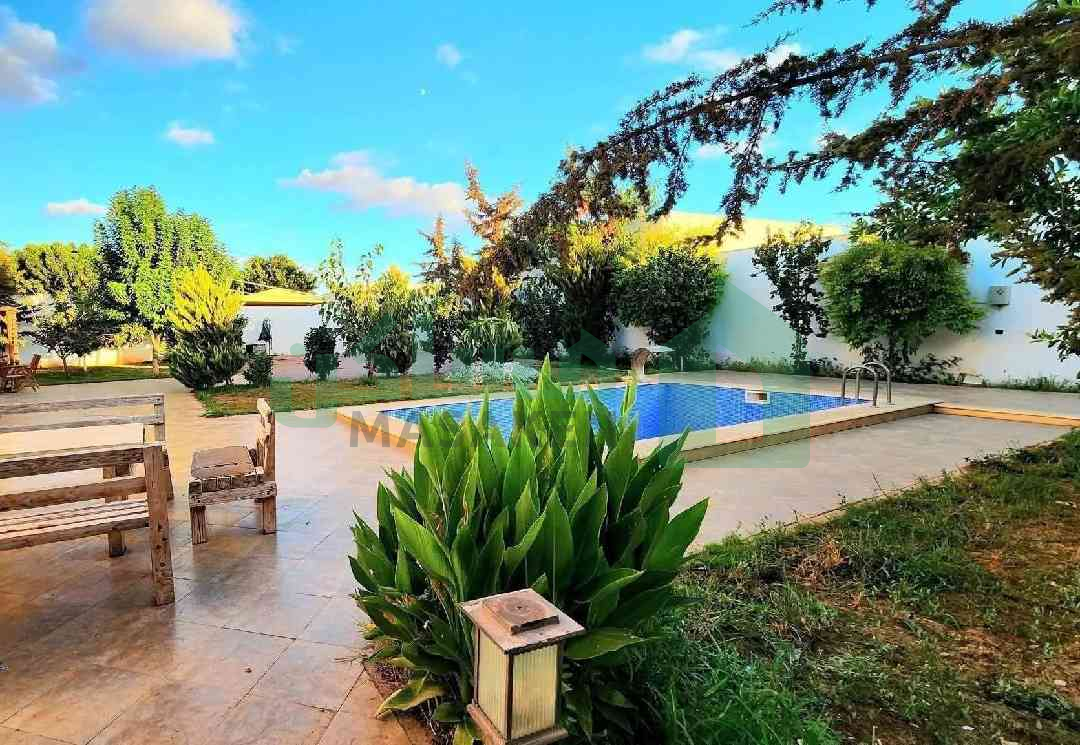 First image of the ad