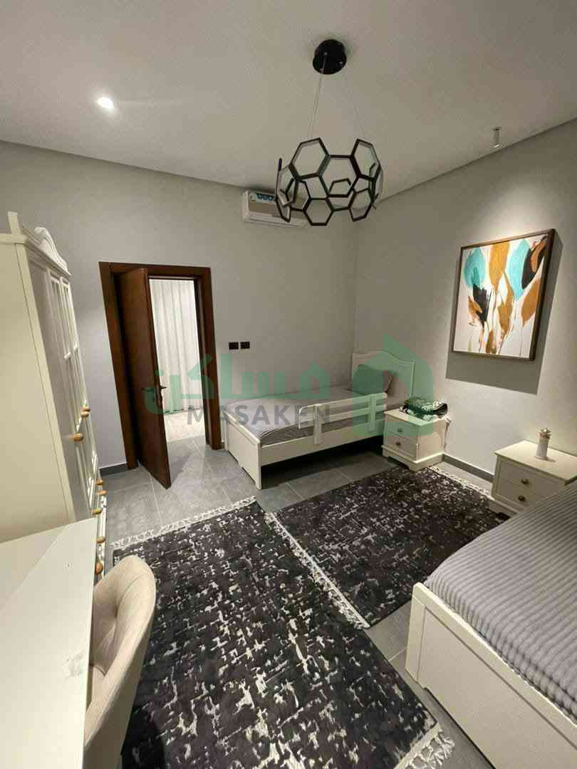 Third image of the ad