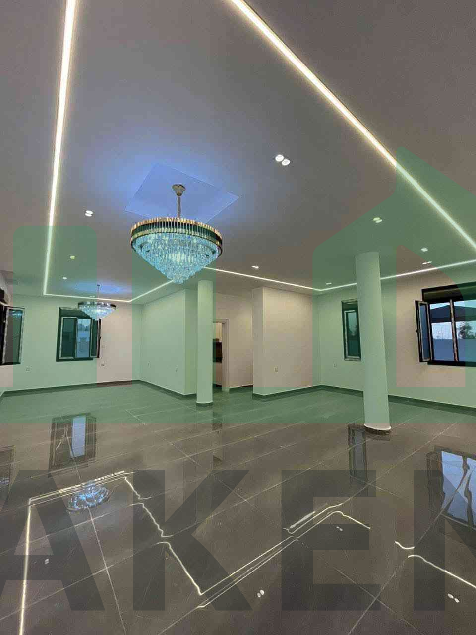 First image of the ad