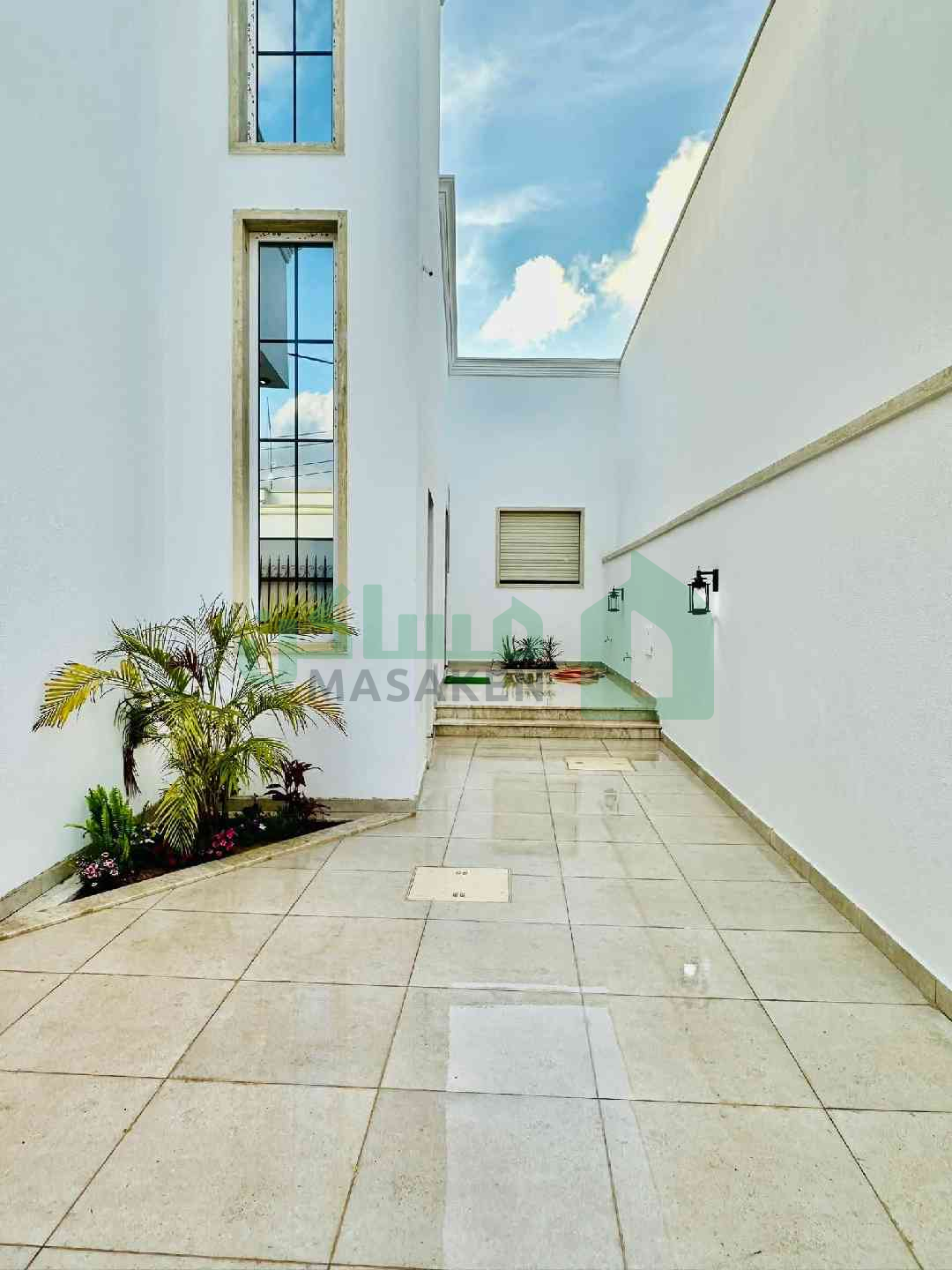 Third image of the ad