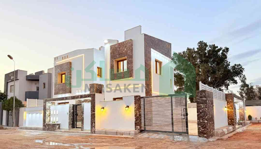 First image of the ad