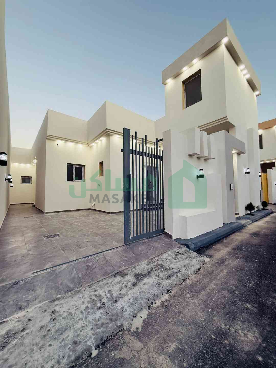 First image of the ad