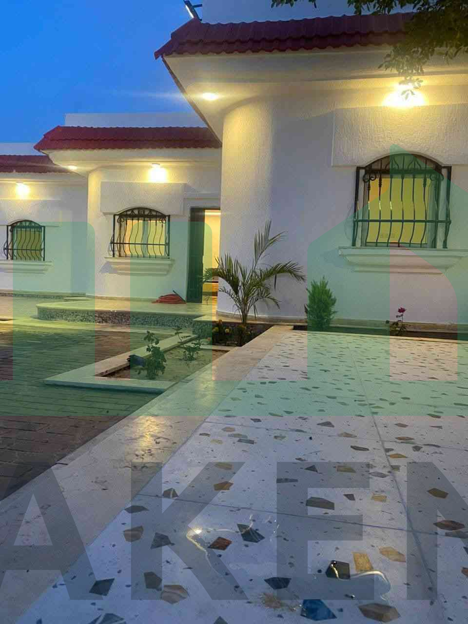 First image of the ad