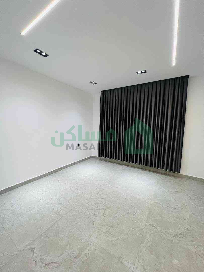 Third image of the ad