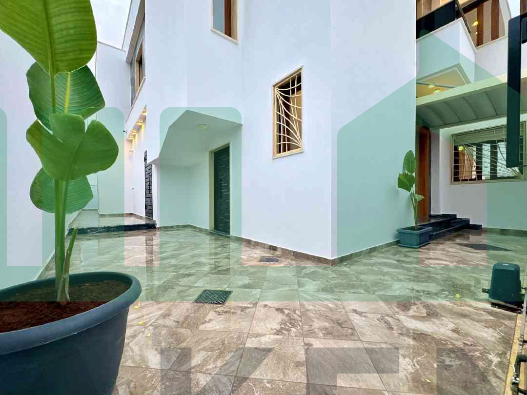 Third image of the ad