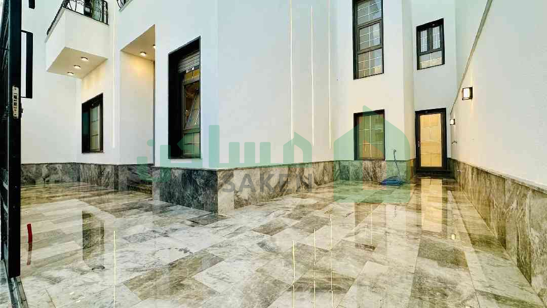 Third image of the ad