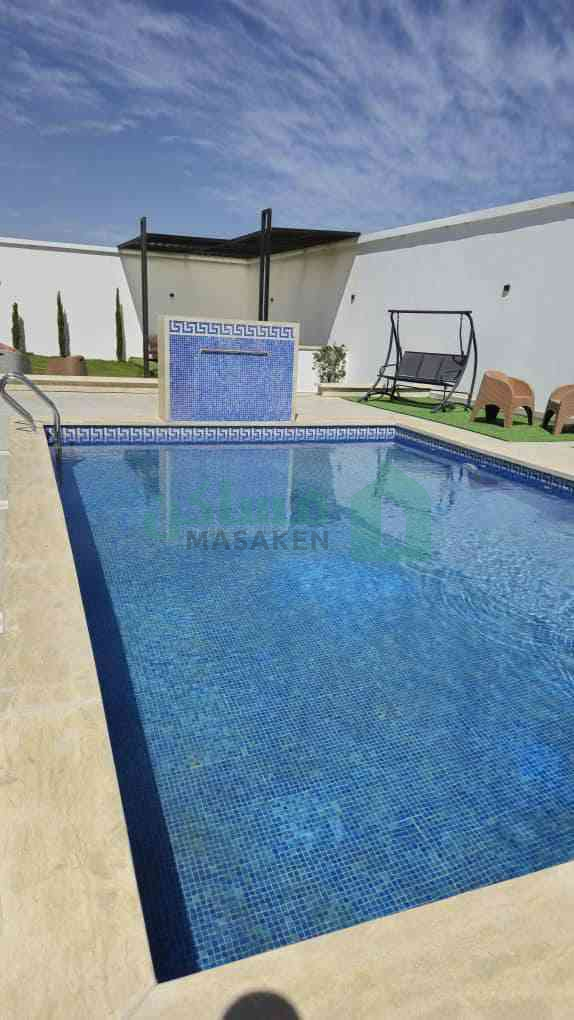 Second image of the ad