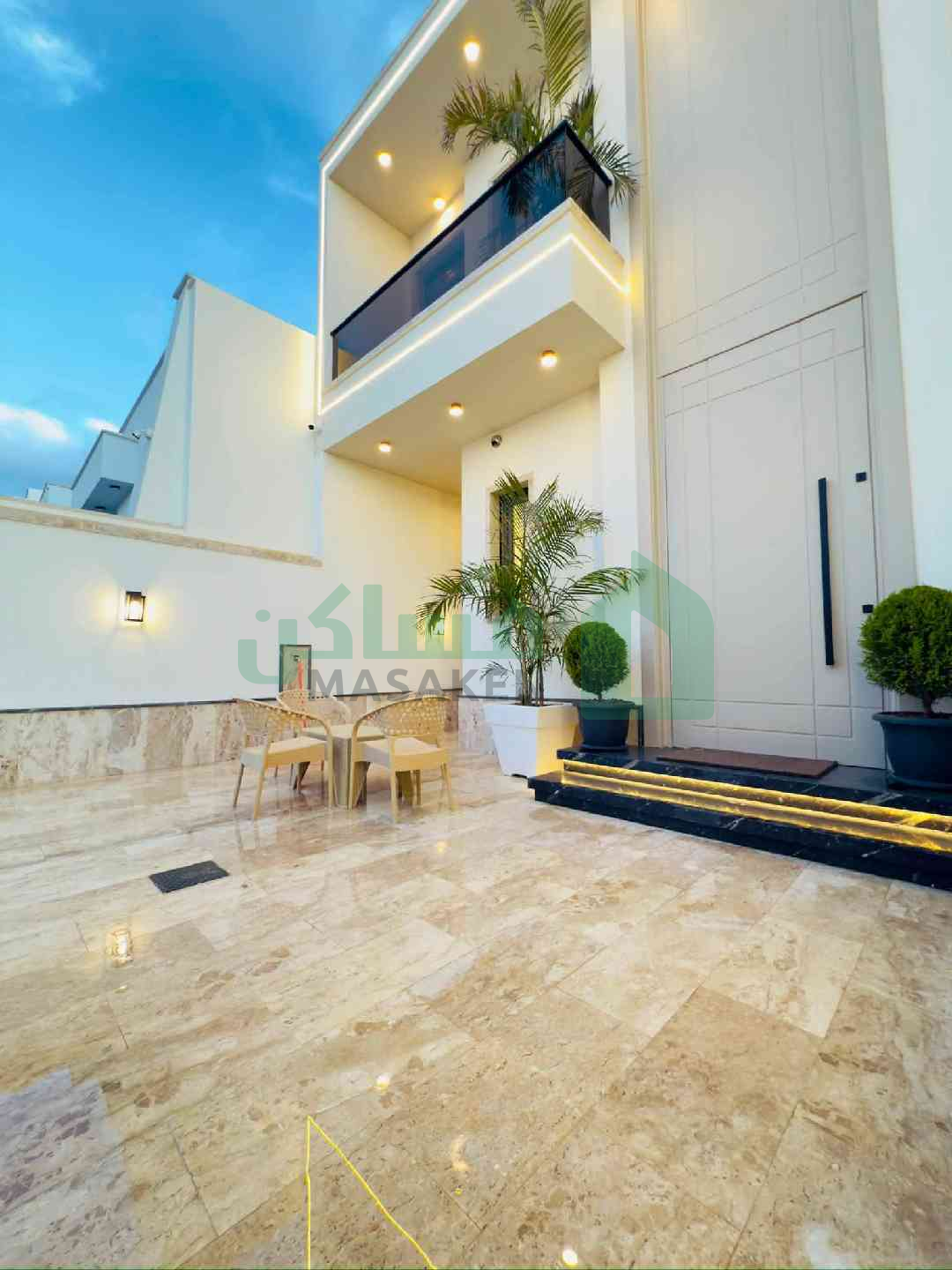 Third image of the ad