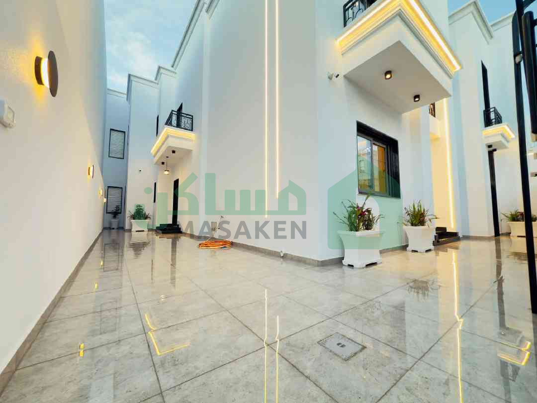 Third image of the ad