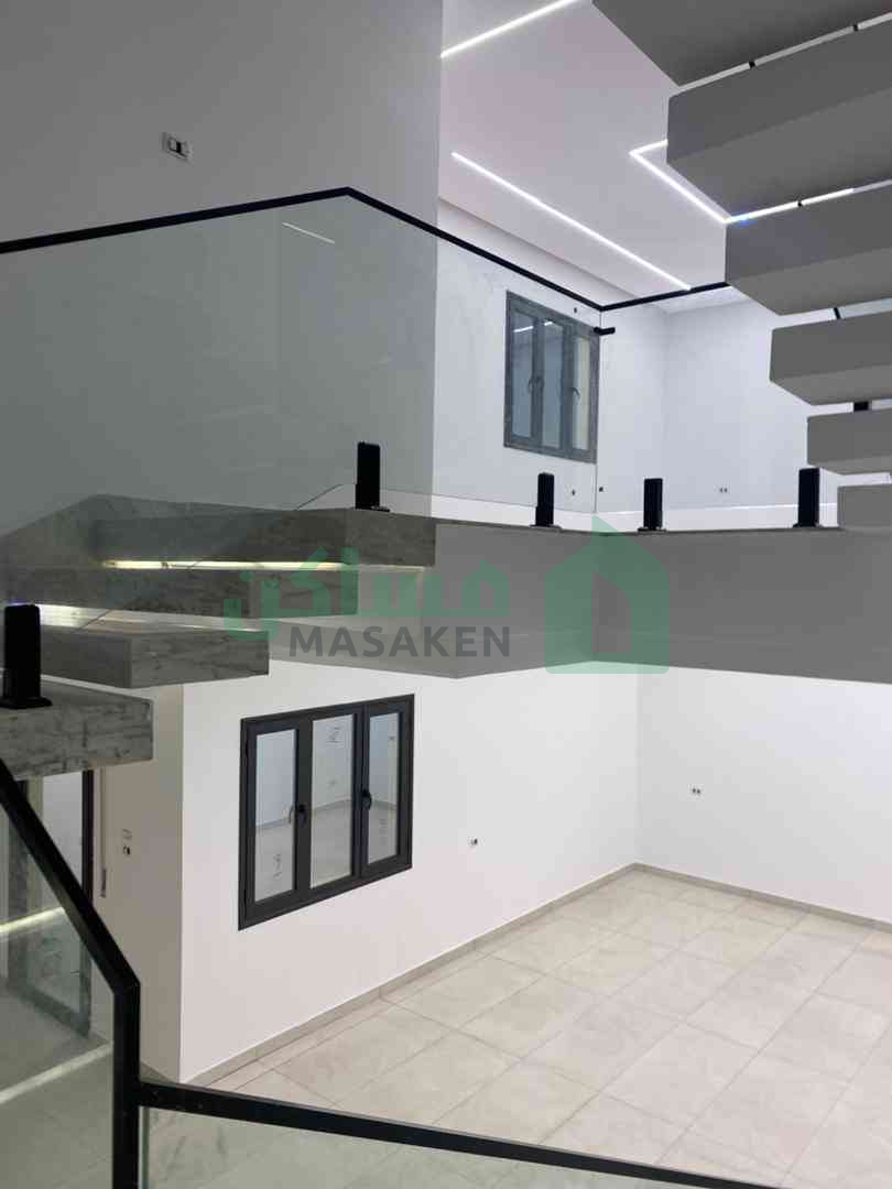 Third image of the ad