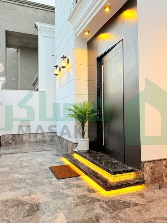 Second image of the ad