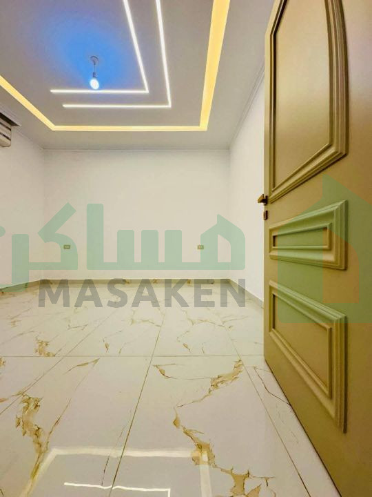 Second image of the ad