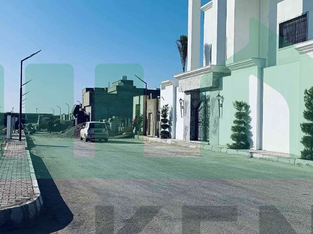 Third image of the ad