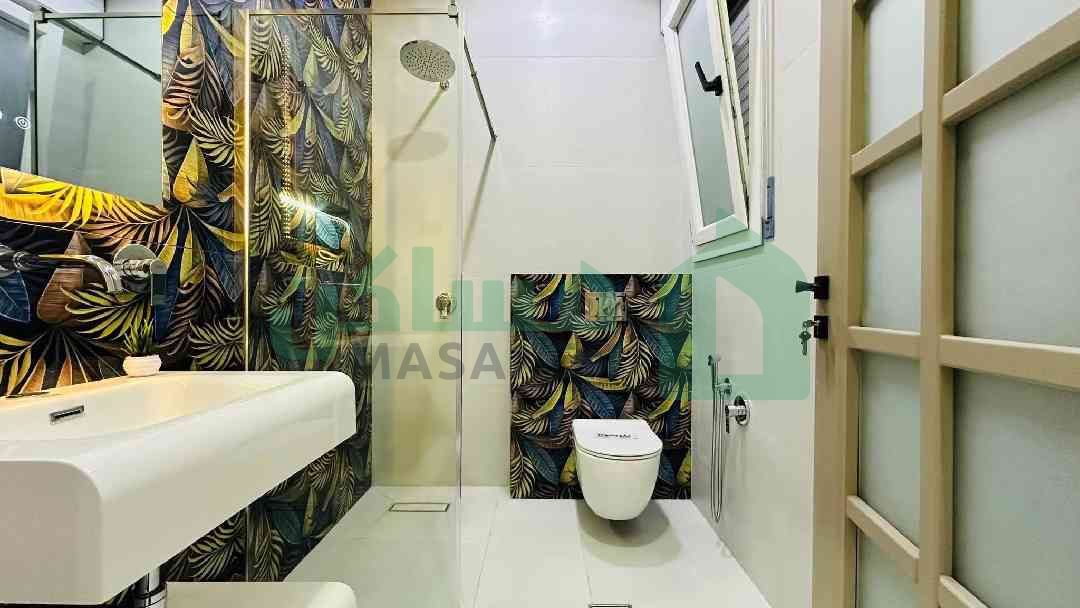 Third image of the ad