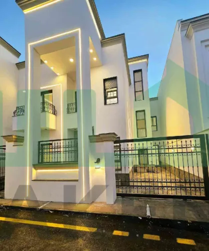 فيللا من طابقين في 5 شوارع عين زارة تشطيب 2025 🔥