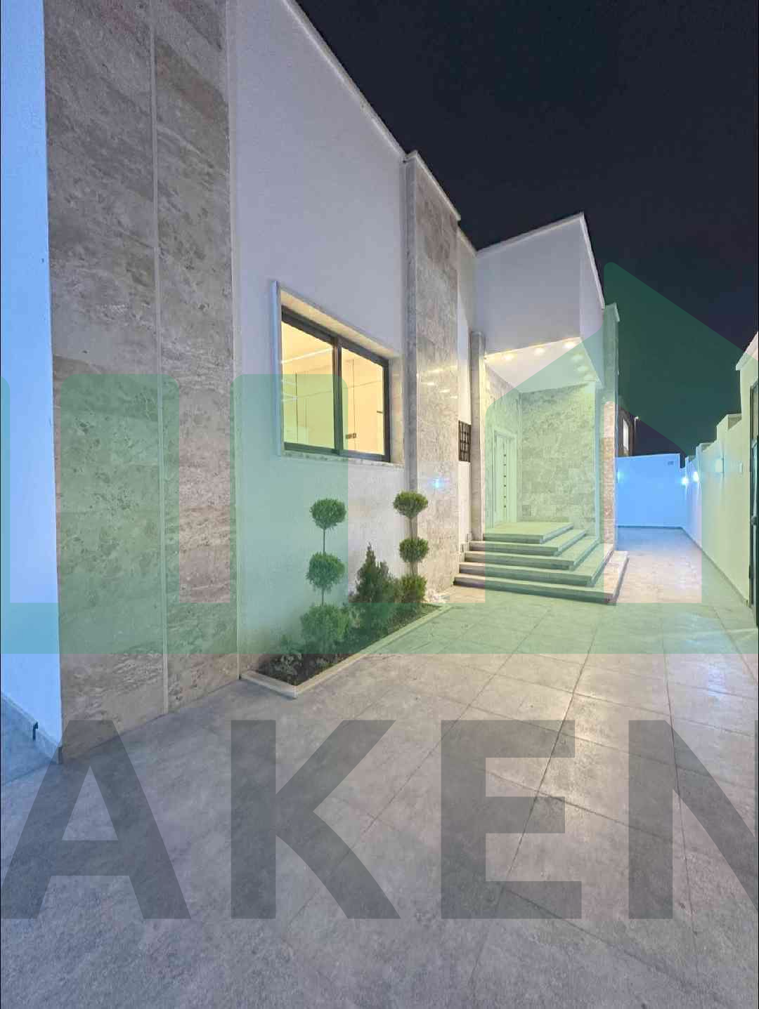 First image of the ad