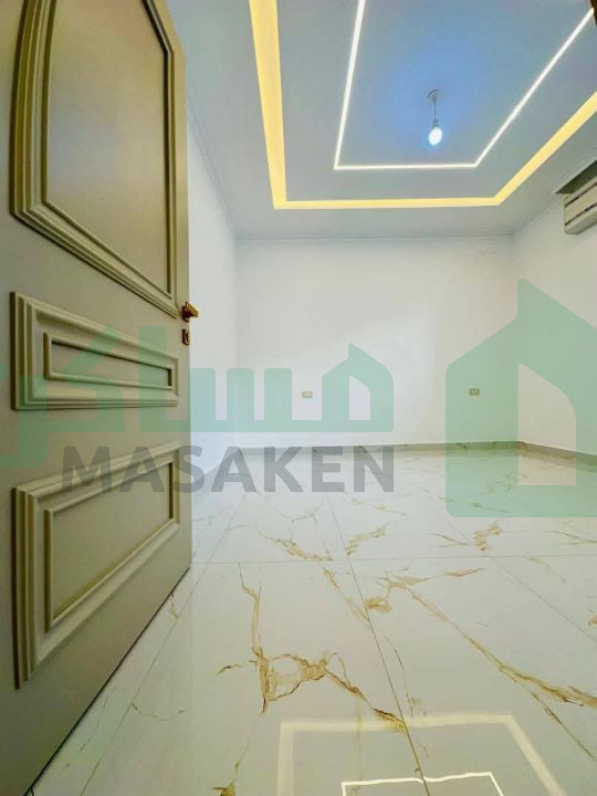 Third image of the ad