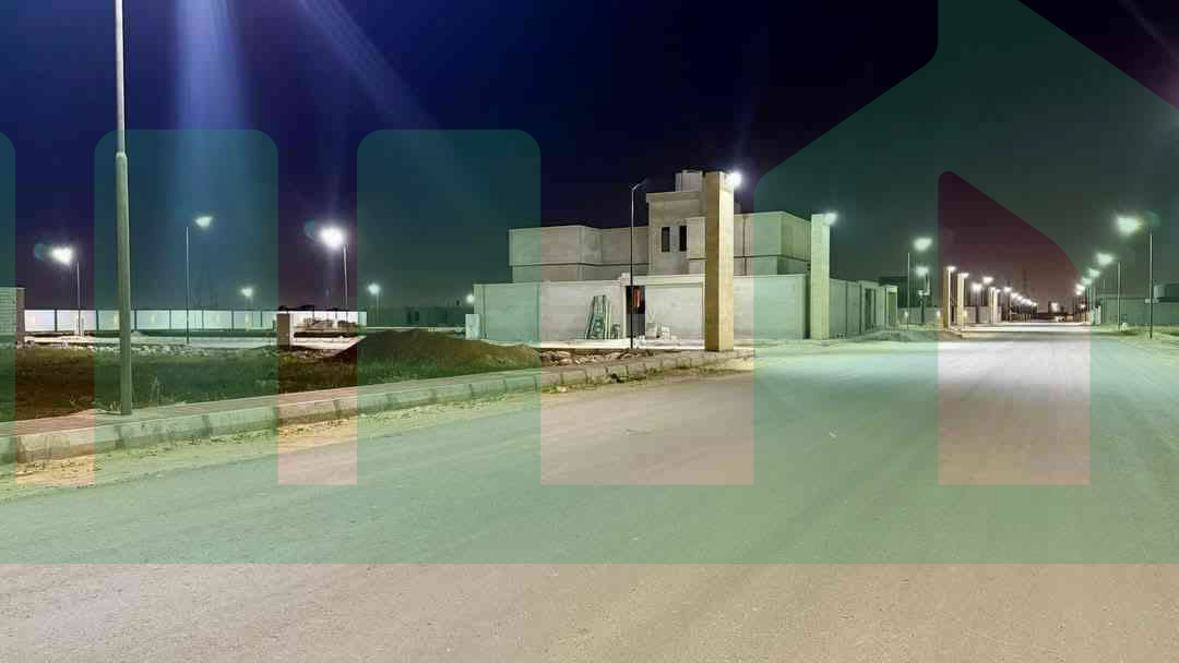 Third image of the ad