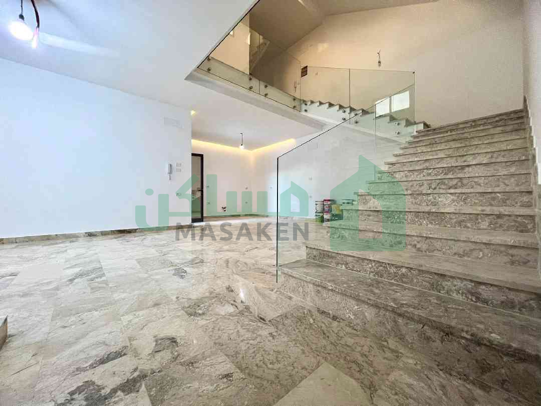 Third image of the ad