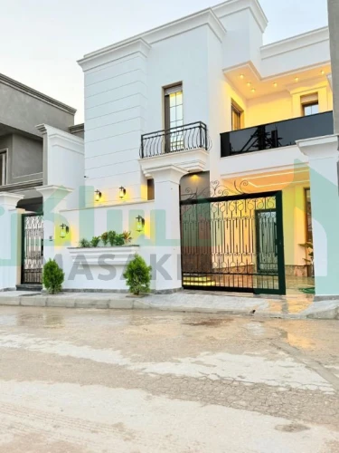 فيلا من طابقين مفصولات تشطيب حديث بأدق التفاصيل