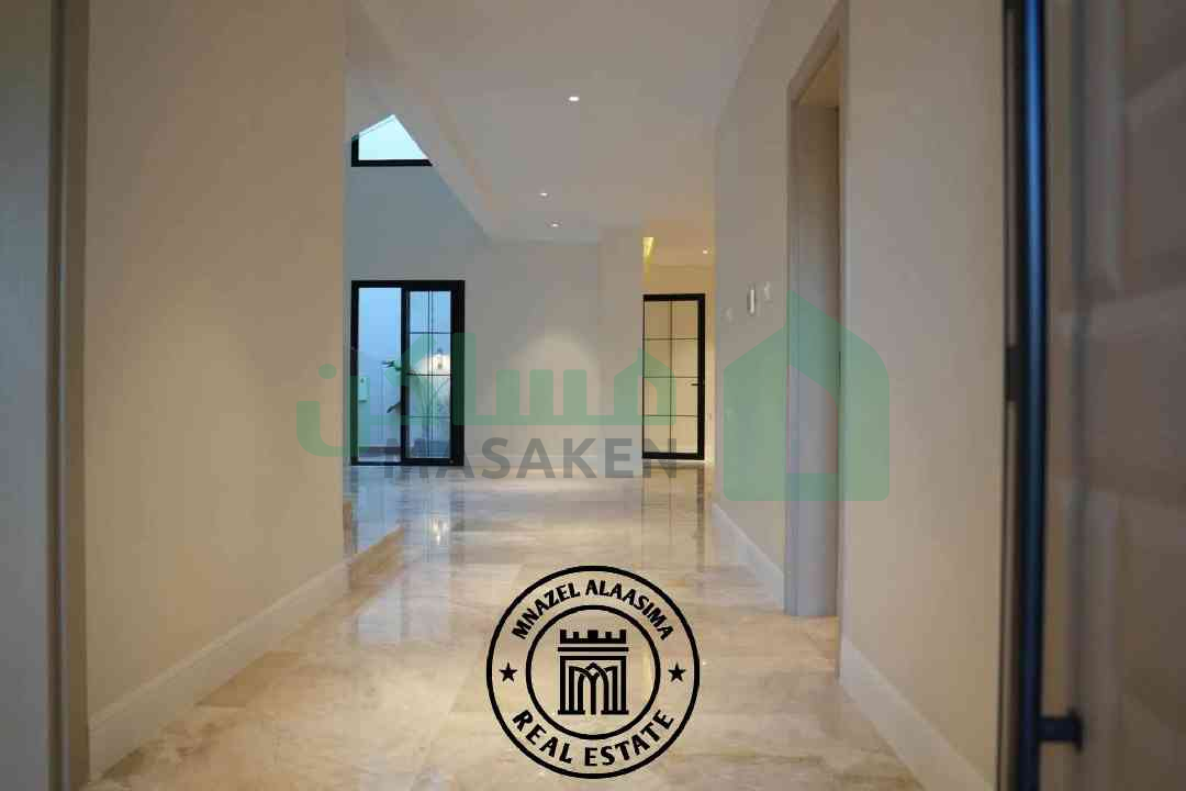 Third image of the ad