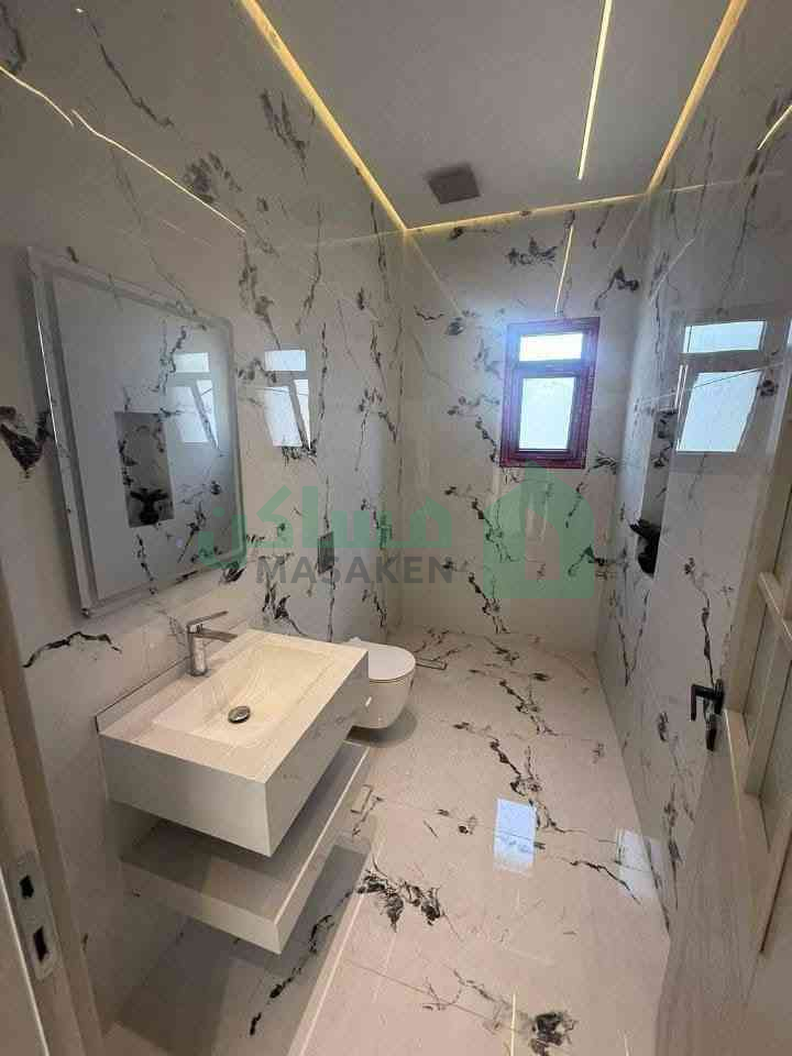 Third image of the ad