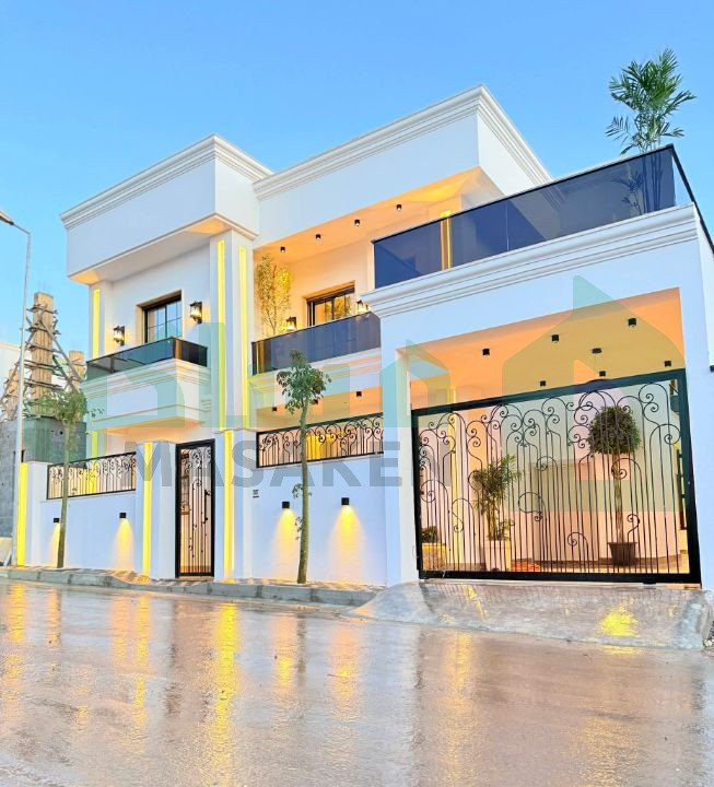 First image of the ad