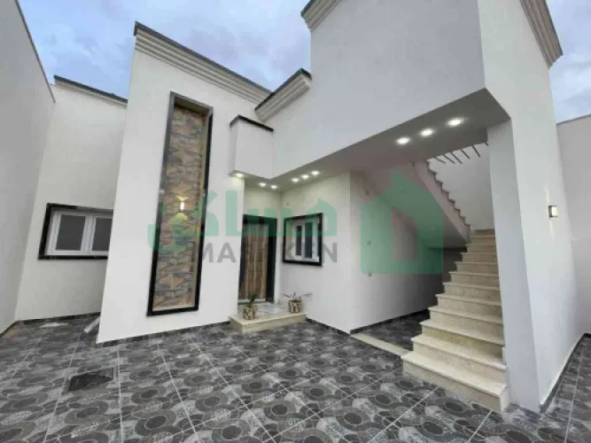 فيلا تشطيب حديث للايجار /