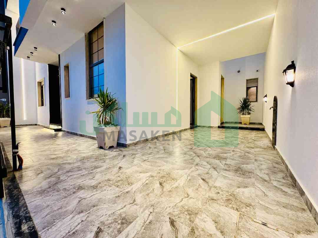 🏡 فيلاّ من طابقين وملحق بنظام مفصول
