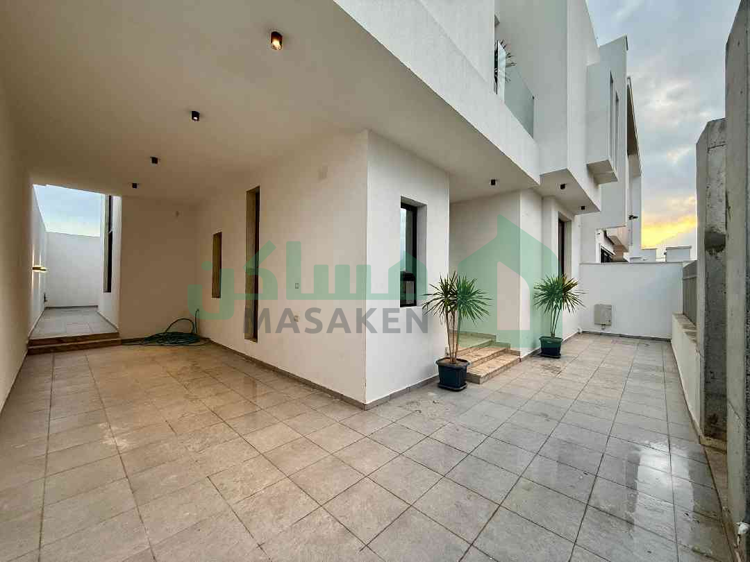 Second image of the ad