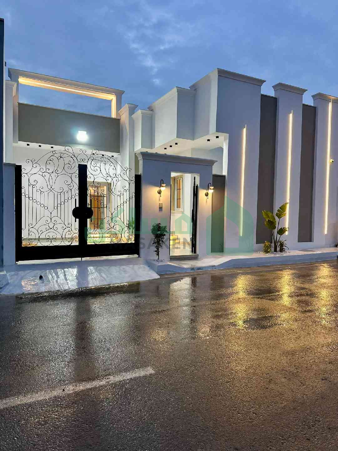 First image of the ad