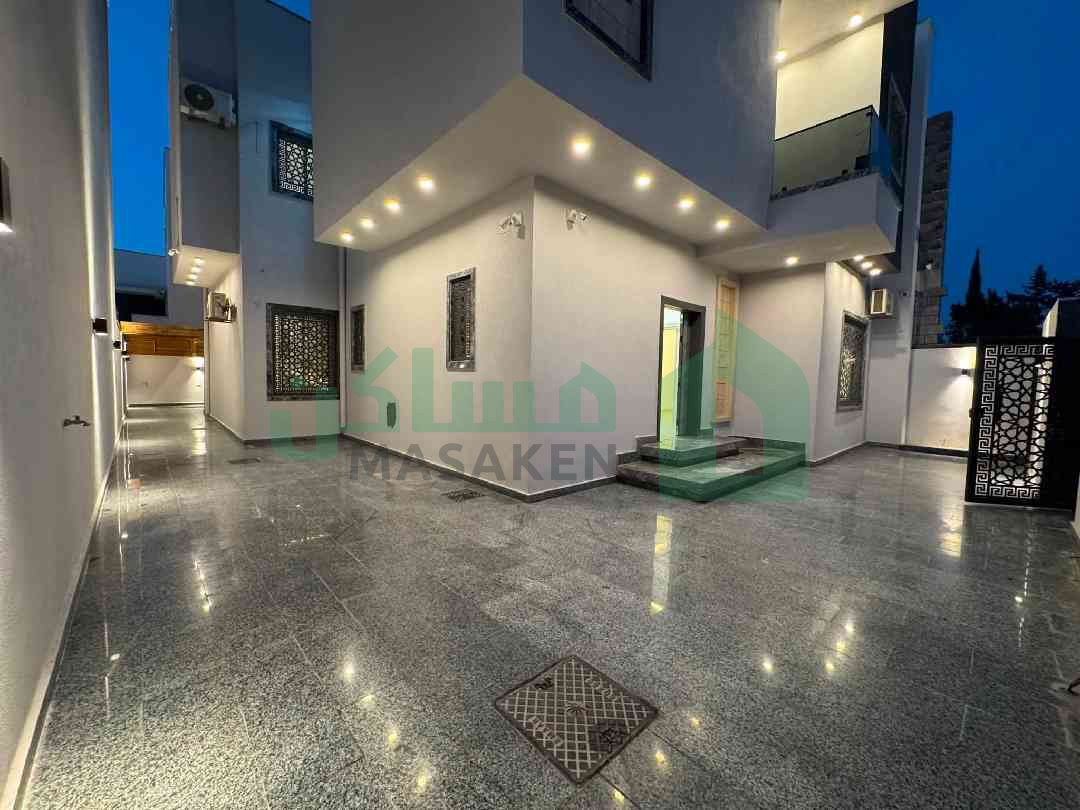 Second image of the ad