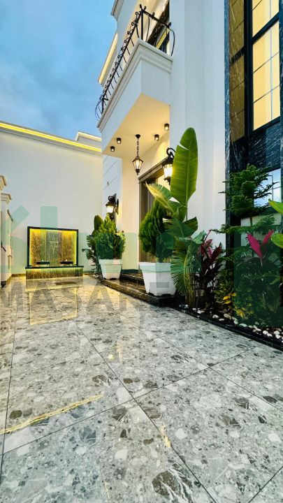 Second image of the ad