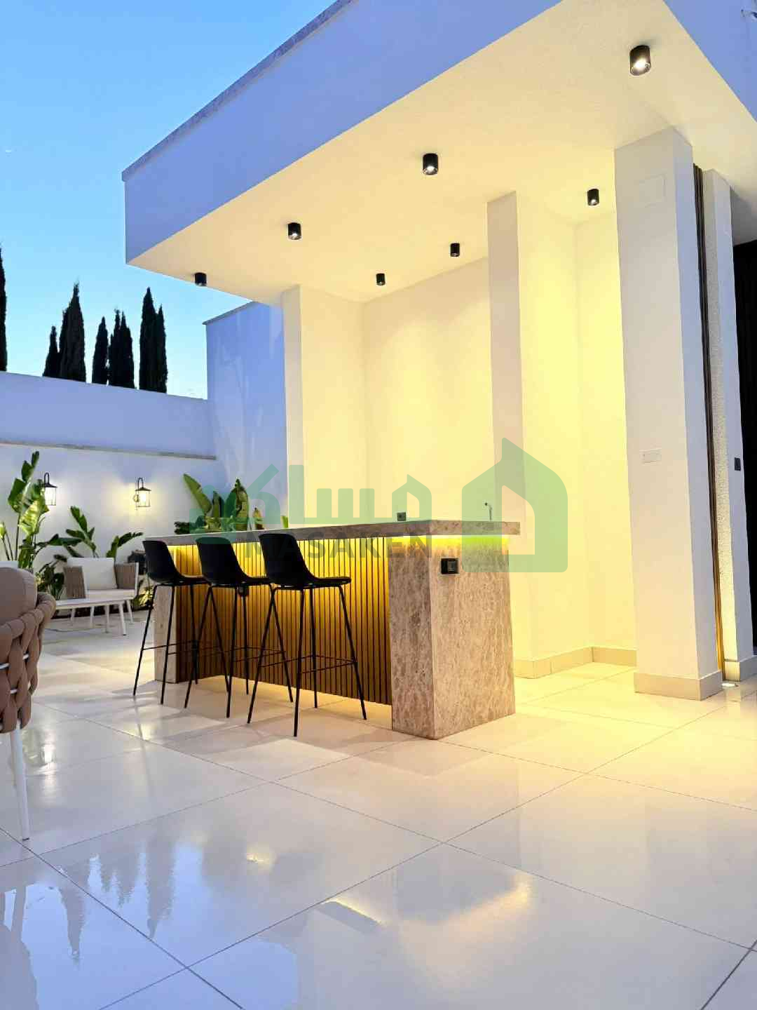 Third image of the ad